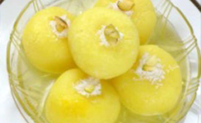 मिठाइयों के शौकीनों के लिए अच्छी ख़बर, गिरने वाली हैं कीमतें...