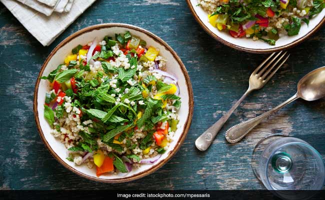 Eating Dinner With Family Helps Promote Healthy Eating Habits In Teenagers