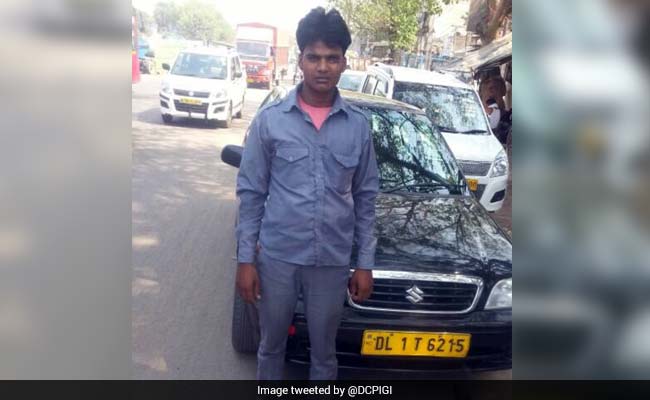 Taxi Driver Returns Bag With Valuables Worth 8 Lakh in Delhi