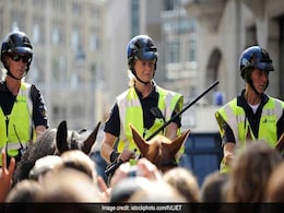 Dutch Lawmakers Oppose Headscarf Proposal For Amsterdam Police Dutch Lawmakers Oppose Headscarf Proposal For Amsterdam Police