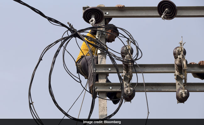 India Expects Surplus Electricity This Year as Blackouts Persist