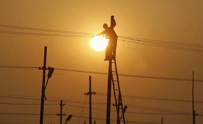 यूपी में सिर्फ छह गांव बचे, जहां बिजली नहीं पहुंची; बिहार में 319 गांवों का रोशन होना बाकी