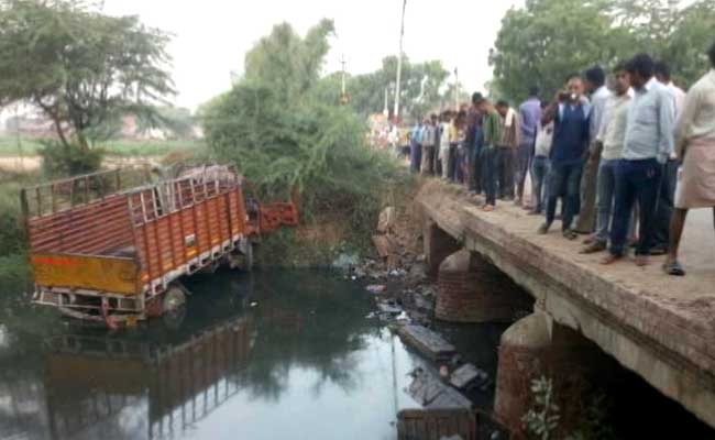 14 Dead, 25 Injured After Mini Truck Overturns In UP's Etah