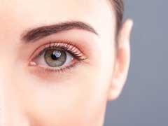 Ladies, Listen Up! Excessive Eye Makeup May Trigger Vision Problems, Opt for Natural Ingredients to Remove Makeup