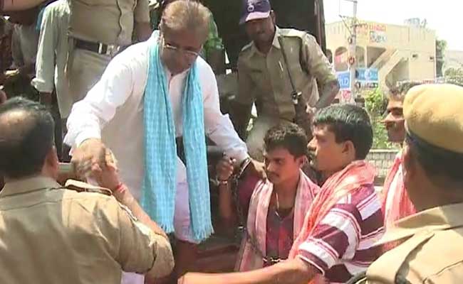 For Producing Handcuffed Farmers In Court, 2 Cops In Telangana Suspended