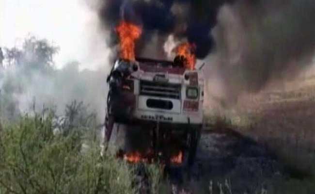 दर्दनाक हादसा : UP में बांदा से हमीरपुर जा रही बस में आग, 4 लोगों की मौत