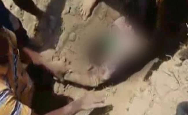 बिहार : समस्तीपुर में दबंगों की दरिंदगी, लड़की को जिंदा दफनाने की कोशिश