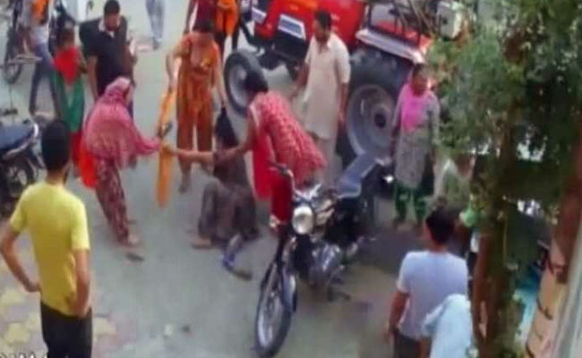 विदेश भेजने के झांसे में लाखों गंवा बैठा शहीद का भाई, थाने के सामने एजेंट ने की पिटाई