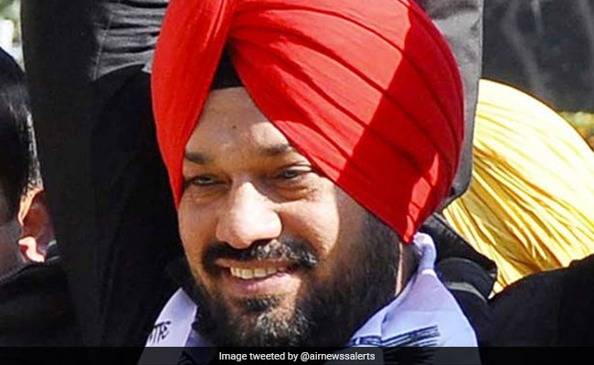 'Don't Drink Pre-Condition? Really?' Ghuggi's Jibe At Bhagwant Mann, AAP