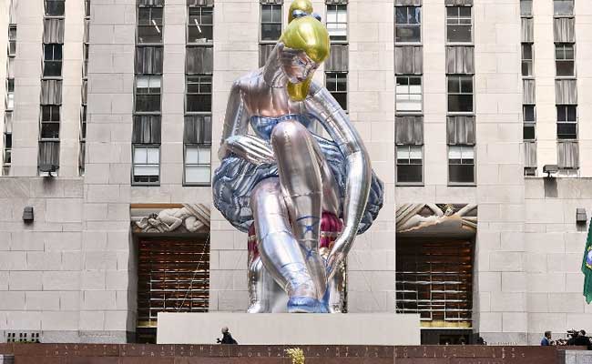 Giant Blonde Inflatable Ballerina Marvels Onlookers In New York