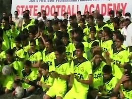 जम्मू और कश्मीर में हिंसा पर भारी पड़ा खेल, प्रदेश को मिली पहली राज्य-प्रायोजित फुटबॉल अकादमी जम्मू और कश्मीर में हिंसा पर भारी पड़ा खेल, प्रदेश को मिली पहली राज्य-प्रायोजित फुटबॉल अकादमी