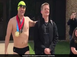 ऐसे कपड़े पहन पिता पहुंचे स्कूल कि बेटा हुआ शर्मिंदा उधर दोस्त लोटपोट, देखें वीडियो ऐसे कपड़े पहन पिता पहुंचे स्कूल कि बेटा हुआ शर्मिंदा उधर दोस्त लोटपोट, देखें वीडियो