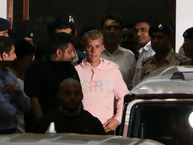 Justin Bieber Visits Mumbai Slum Ahead Of Mumbai Concert. Watch Videos