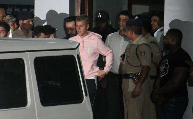 Justin Bieber India Concert Live Updates: Justin Bieber's Checked In, Fans Flock To Mumbai Justin Bieber India Concert Live Updates: Justin Bieber's Checked In, Fans Flock To Mumbai