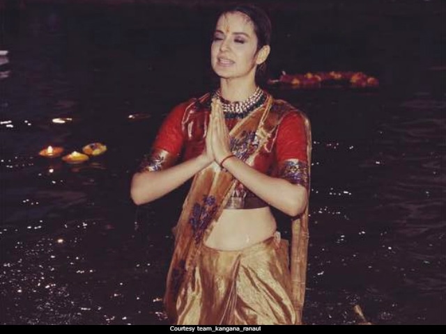 Manikarnika: Kangana Ranaut Takes Dip In The Ganga, Performs Aarti In Varanasi