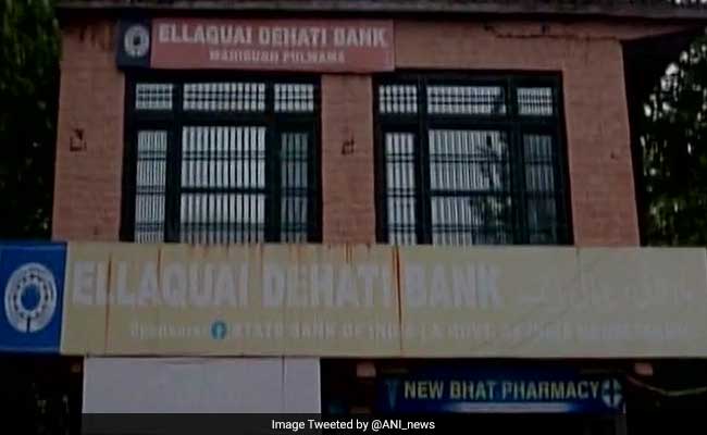 2 Banks Looted In 2 Hours In Kashmir's Pulwama District