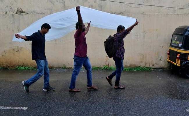 दिल्ली में झमाझम बरसे मेघा, लोगों को मिली गर्मी से राहत