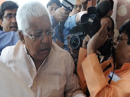 Hundreds Of Supporters Surround Lalu Yadav's House After CBI Raid Hundreds Of Supporters Surround Lalu Yadav's House After CBI Raid