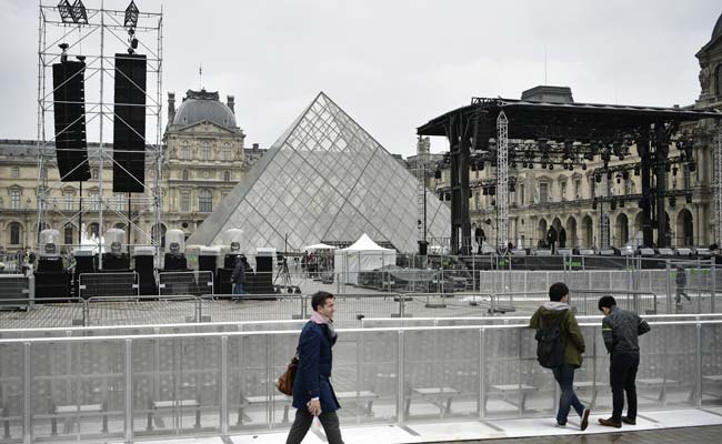 Louvre Museum In Paris Shuts For The Day Amid Coronavirus Fear