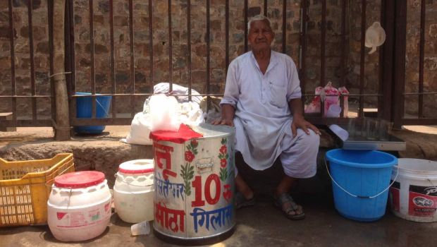 Selling Sattu ka Ghol For 40 Years in Old Delhi, Here's Mahinder Singh's Story!