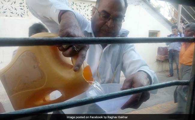 In Madhya Pradesh, Man Braves Heat To Serve Water To Strangers. For Free