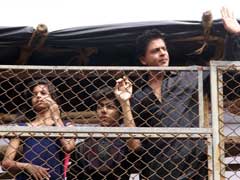 शाहरुख खान के बंगले मन्नत के बाहर घंटों खड़ा रहता था ये एक्टर, अब बन गया बॉलीवुड का 'राजकुमार'