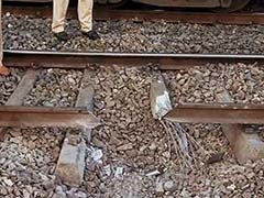 माओवादियों ने झारखंड में ट्रेन की पटरी उड़ाई, ट्रेनों की आवाजाही हुई बाधित