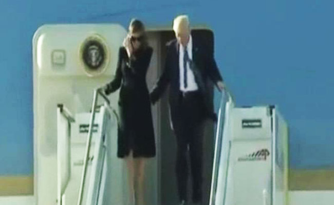 कैमरे में कैद 'कलह' : मेलानिया ने फिर झटक दिया डोनाल्ड ट्रंप का हाथ