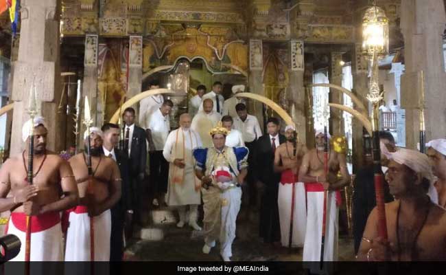 PM Narendra Modi Visits Temple of Tooth In Sri Lanka