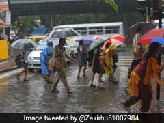 अरब सागर में चक्रवाती दबाव से मुंबई में बारिश, जारी किया गया अलर्ट