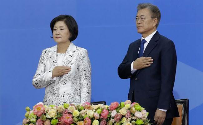 South Korea's Moon Jae-In Says He Is Willing To Go To North Korea At Swearing-In