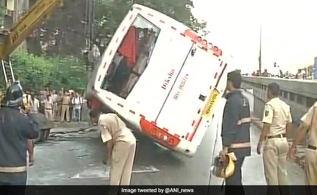 1 Killed, 34 Injured As Tourist Bus Overturns In Mumbai's Dadar