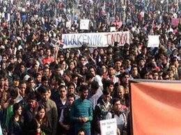 दिल्ली गैंगरेप केस : निर्भया को मिला इंसाफ, चारों दोषियों की फांसी सुप्रीम कोर्ट से भी बरकरार दिल्ली गैंगरेप केस : निर्भया को मिला इंसाफ, चारों दोषियों की फांसी सुप्रीम कोर्ट से भी बरकरार