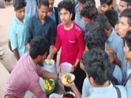 केरल : सार्वजनिक रूप से बछड़ा काटने के विवाद से जुड़े 3 कार्यकर्ताओं को कांग्रेस ने किया सस्पेंड केरल : सार्वजनिक रूप से बछड़ा काटने के विवाद से जुड़े 3 कार्यकर्ताओं को कांग्रेस ने किया सस्पेंड