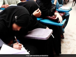 पाकिस्तान : क्लास रूम साफ करने से मना किया तो शिक्षिकाओं ने छात्रा को छत से नीचे फेंका पाकिस्तान : क्लास रूम साफ करने से मना किया तो शिक्षिकाओं ने छात्रा को छत से नीचे फेंका
