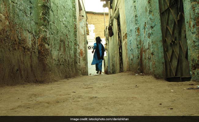 10 घरों में झाड़ू-पोंछा करने वाली लड़की फर्स्ट क्लास से पास, सैल्यूट के काबिल है जज्बे की कहानी