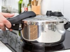 5 Easy Ways to Remove Burnt Food and Black Stains from Your Pressure Cooker