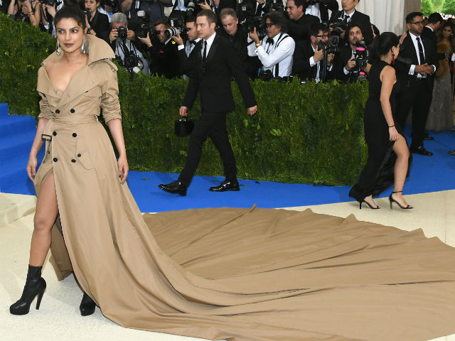 Priyanka dress outlet met gala