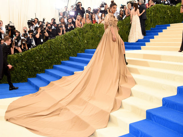 Priyanka Chopra S Met Gala Dress Ended Up As A Meme Here S How It Started