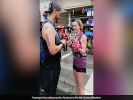 लड़की को प्रपोज करने का यह आइडिया हुआ वायरल, जिसने भी देखा फिदा हो गया लड़की को प्रपोज करने का यह आइडिया हुआ वायरल, जिसने भी देखा फिदा हो गया