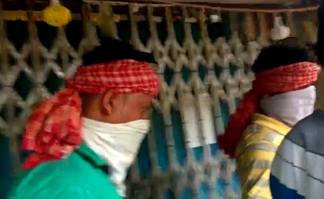 Violence Hits Bengal Civic Polls, Bombs Thrown At Polling Booths, EVMs Damaged: 10 Points