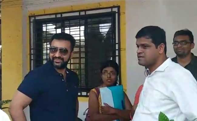 धोखाधड़ी मामले में शिल्पा शेट्टी के पति राज कुंद्रा ने थाने में जाकर दर्ज कराया बयान...