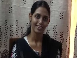 महिला ने खुद खोज निकाला अपने पर्स चोर को, बस में चढ़ते हुए चोर ने उड़ा लिया था पर्स महिला ने खुद खोज निकाला अपने पर्स चोर को, बस में चढ़ते हुए चोर ने उड़ा लिया था पर्स