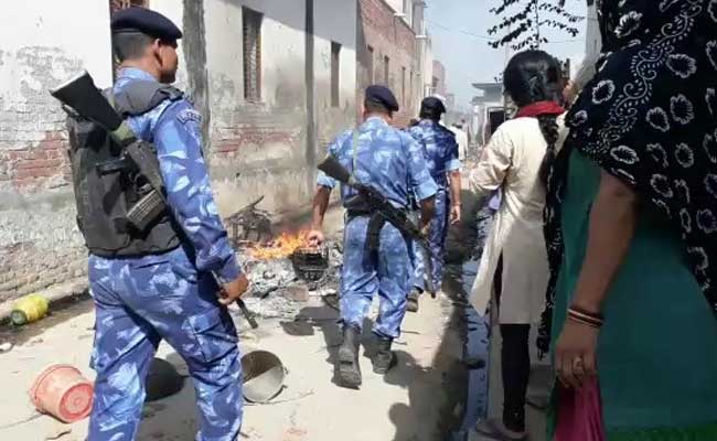 सहारनपुर में हिंसा के बीच धारा 144 लागू, अफवाहों से बचने के लिए मोबाइल इंटरनेट पर रोक