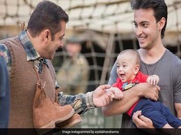 'ट्यूबलाइट' सलमान खान को भांजे आहिल ने मारे पंच, ढेर हुआ सुल्तान, देखें वीडियो 'ट्यूबलाइट' सलमान खान को भांजे आहिल ने मारे पंच, ढेर हुआ सुल्तान, देखें वीडियो