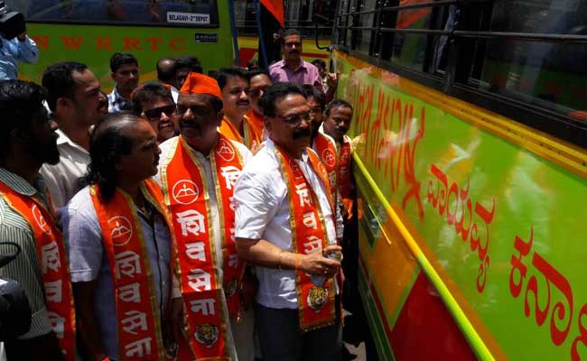 शिवसेना ने कर्नाटक राज्य परिवहन की बसों पर लिख दिया 'जय महाराष्ट्र'