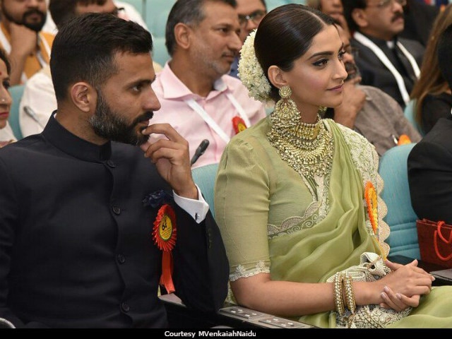 National Film Awards 2017: The Internet Spotted Sonam Kapoor's Rumoured Boyfriend Anand Ahuja Next To Her