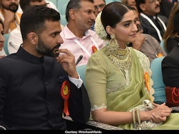 National Film Awards 2017: The Internet Spotted Sonam Kapoor's Rumoured Boyfriend Anand Ahuja Next To Her National Film Awards 2017: The Internet Spotted Sonam Kapoor's Rumoured Boyfriend Anand Ahuja Next To Her