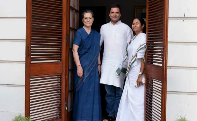 Sonia Gandhi, Mamata Banerjee 'Bonhomie' Puts Bengal Congress In A Tight Spot