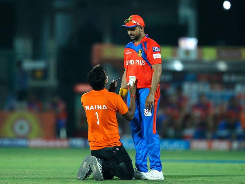 Ipl 2017 Die Hard Suresh Raina Fan Interrupts Delhi Daredevils Vs Gujarat Lions Match For